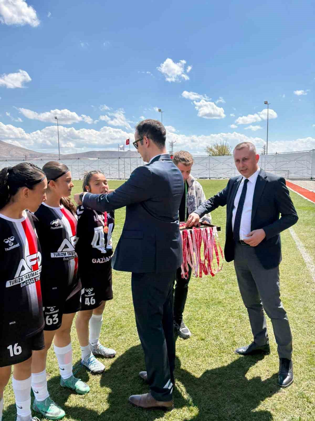 Okul Sporları Futbol Gen&ccedil;ler Yarı Final M&uuml;sabakaları tamamlandı
