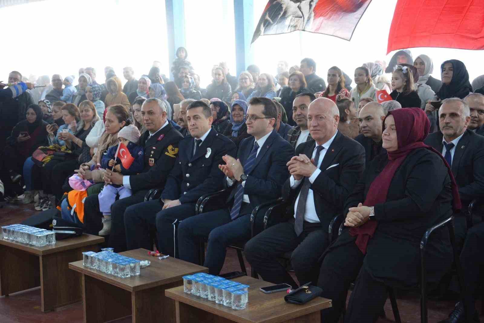 Babadağlı &ccedil;ocukların 23 Nisan coşkusu g&ouml;z doldurdu
