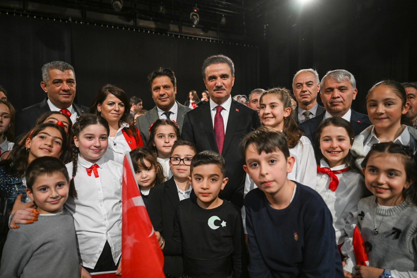 Erzurum&rsquo;da &ccedil;ocuklar g&ouml;nl&uuml;nce bayramlarını kutladı
