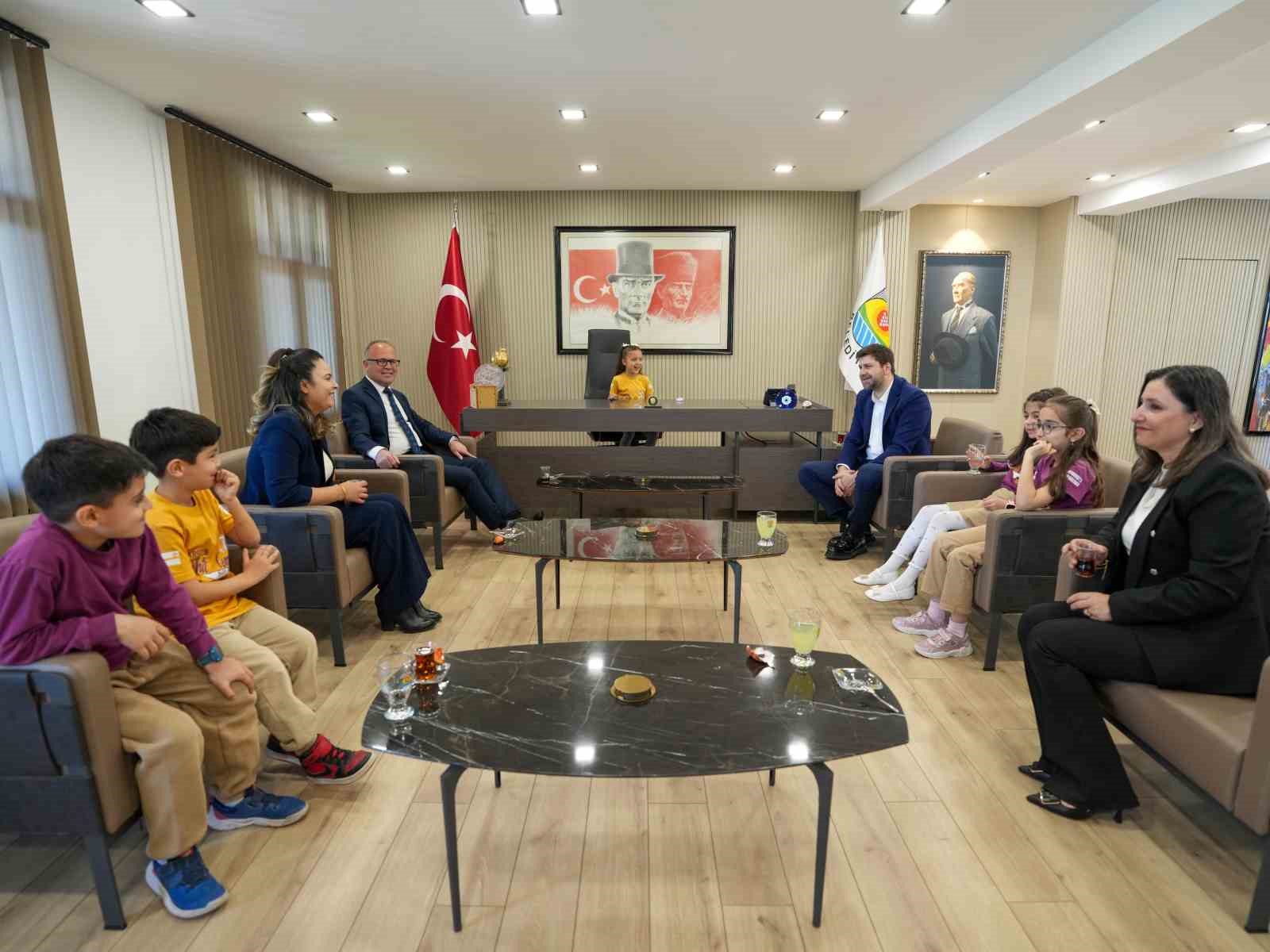 Başkan Boltaç koltuğunu devretti, çocuklar taleplerini sıraladı