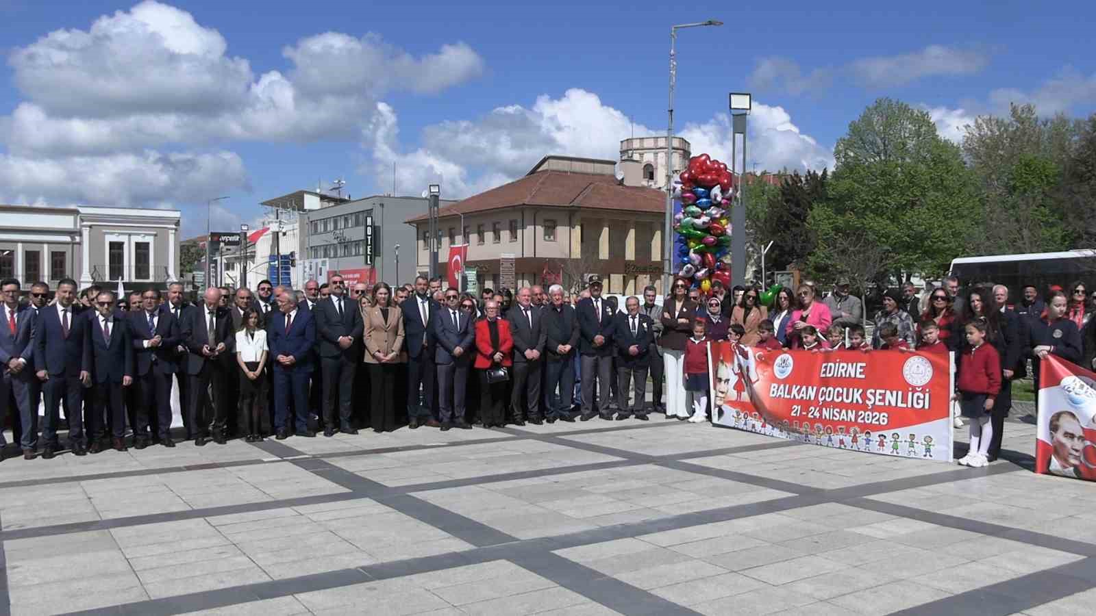 Edirne&rsquo;de 23 Nisan coşkusu Balkanlardan gelen &ouml;ğrencilerle birlikte yaşandı
