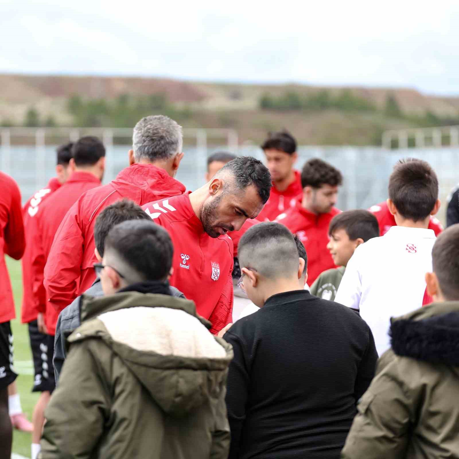 Sivasspor&rsquo;dan &ccedil;ocuklara 23 Nisan etkinliği
