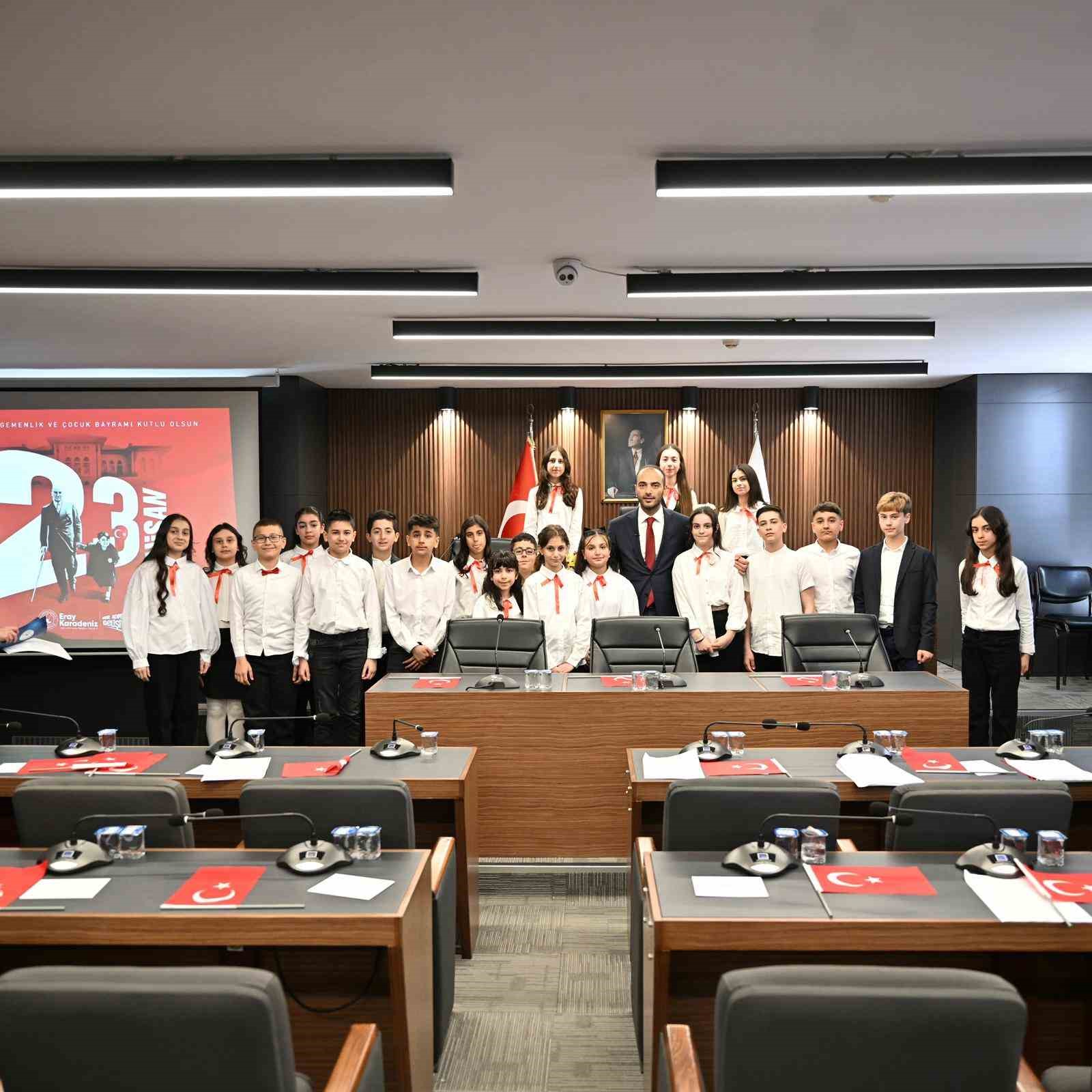 Gaziosmanpaşa&rsquo;da 23 Nisan &Ccedil;ocuk Meclisi&rsquo;den d&uuml;nyaya barış mesajı
