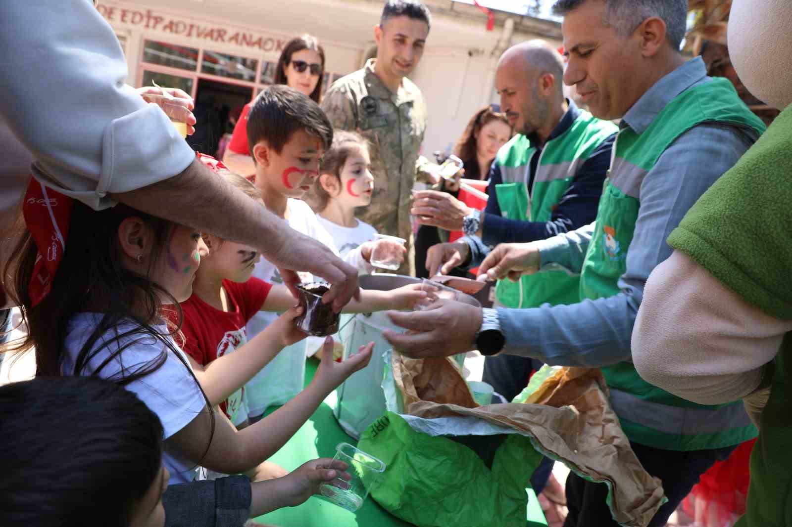 Haliliye&rsquo;de minikler 23 Nisan coşkusunu yaşadı
