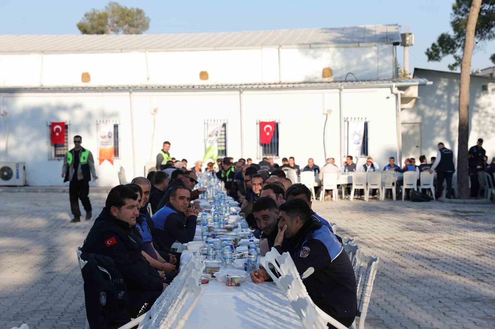 G&uuml;lpınar&rsquo;dan zabıtaya net mesaj: "Disiplin olmadan başarı olmaz"
