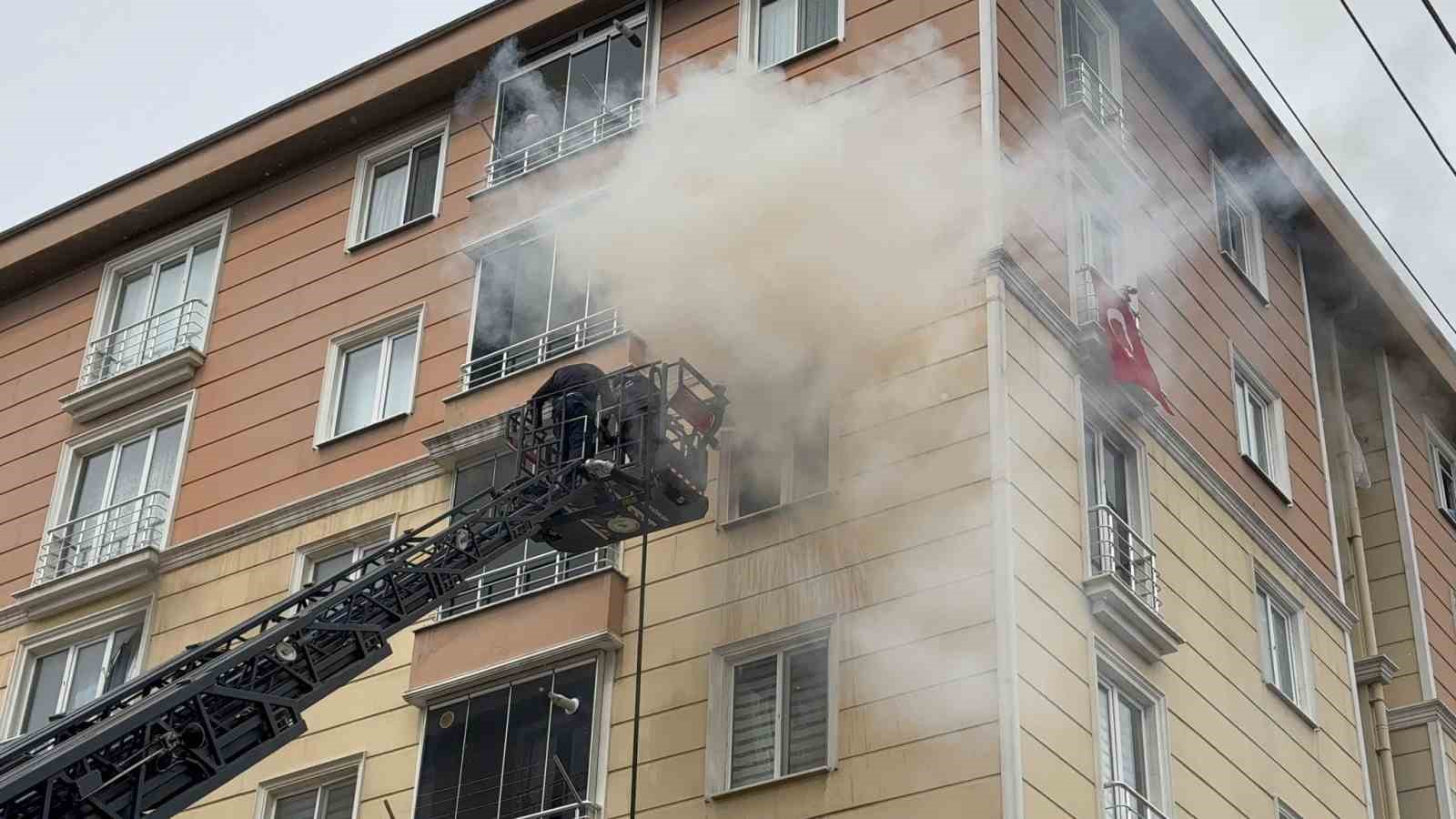 Bafra&rsquo;da evde patlama: 1 kişi ağır yaralandı
