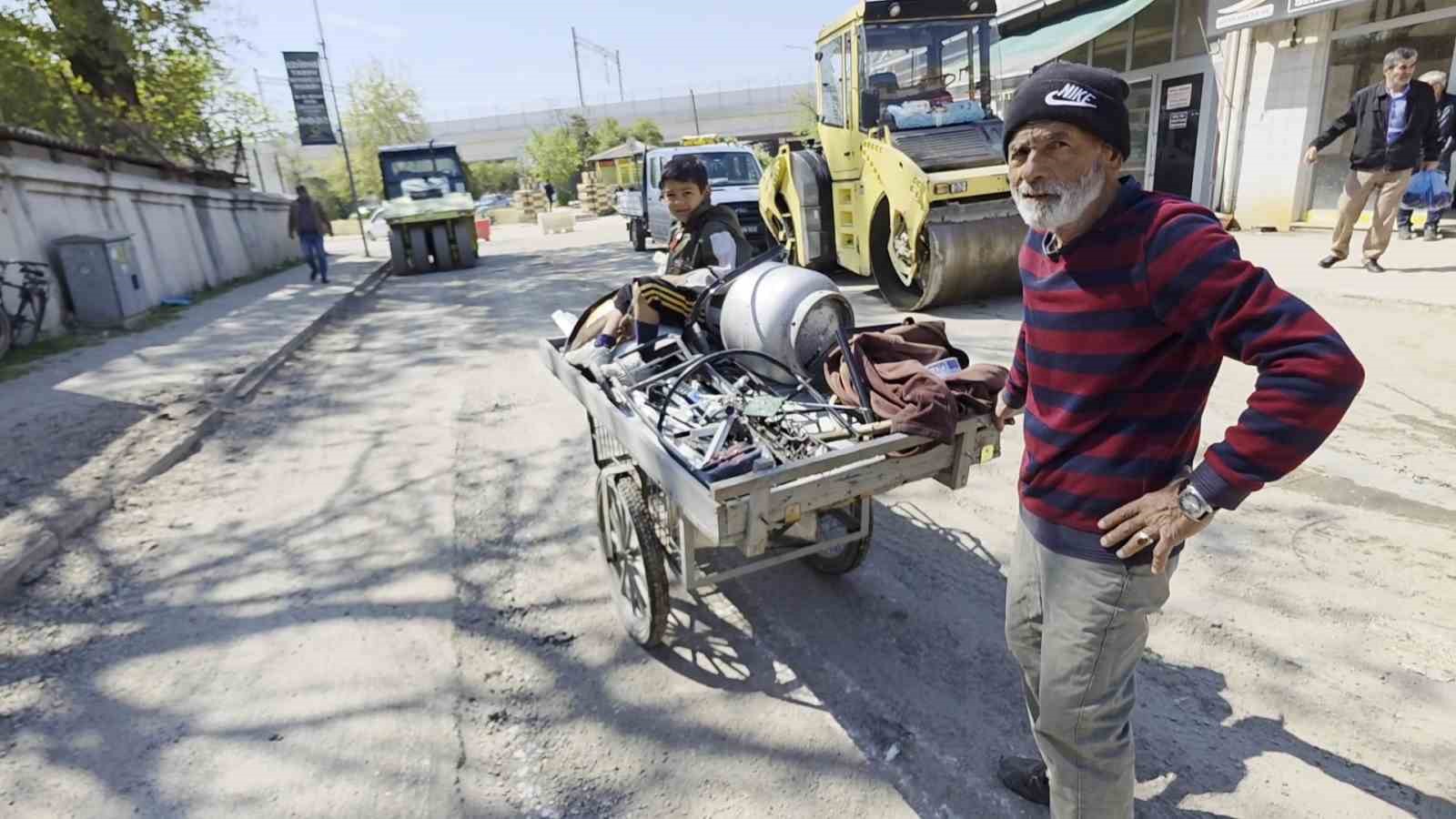 Edirne&rsquo;de 23 Nisan&rsquo;da farklı bir g&uuml;n: Biri eğlendi biri &ccedil;alıştı
