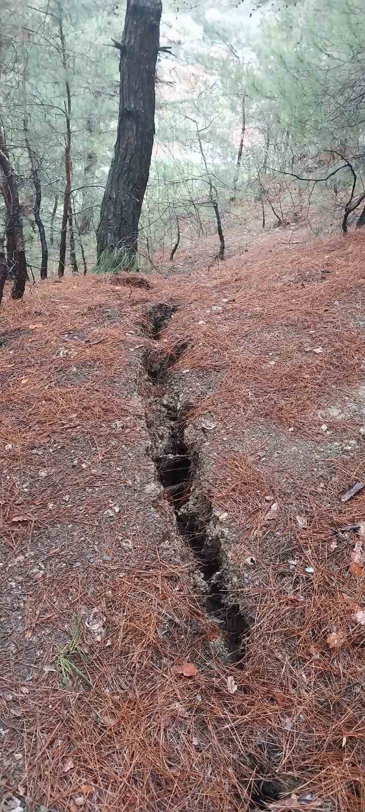 Tokat&rsquo;ta toprak kayması nedeniyle 13 dairenin tahliye edildiği b&ouml;lge dron ile g&ouml;r&uuml;nt&uuml;lendi
