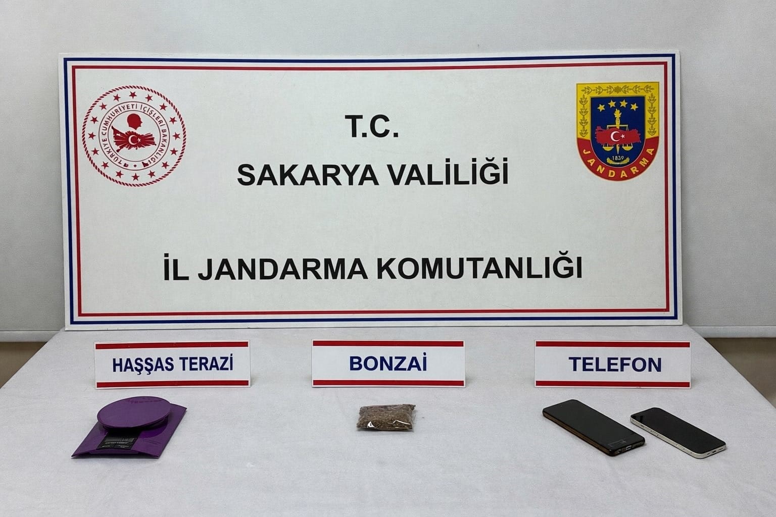 4 il&ccedil;ede zehir taciri operasyonu: 6 tutuklama
