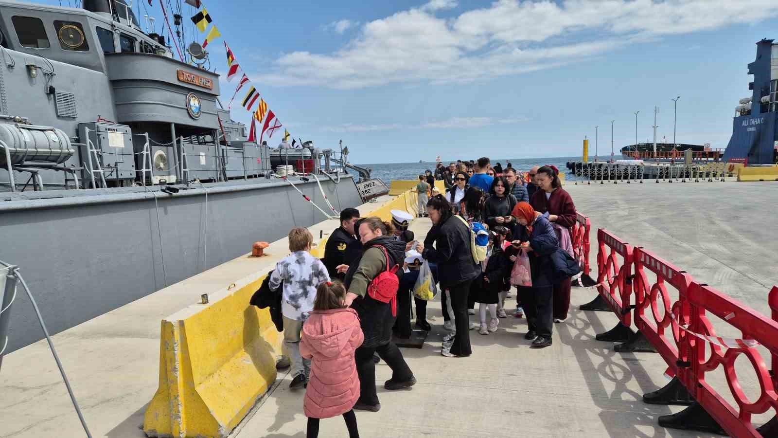 Tekirdağ&rsquo;da savaş gemisi ziyarete a&ccedil;ıldı
