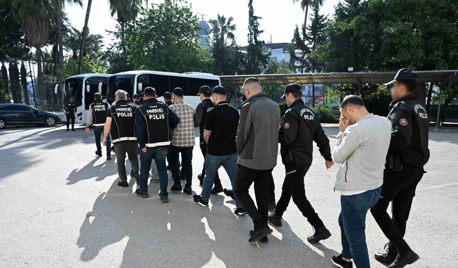 Mersin&rsquo;de zehir tacirlerine darbe: 13 g&ouml;zaltı
