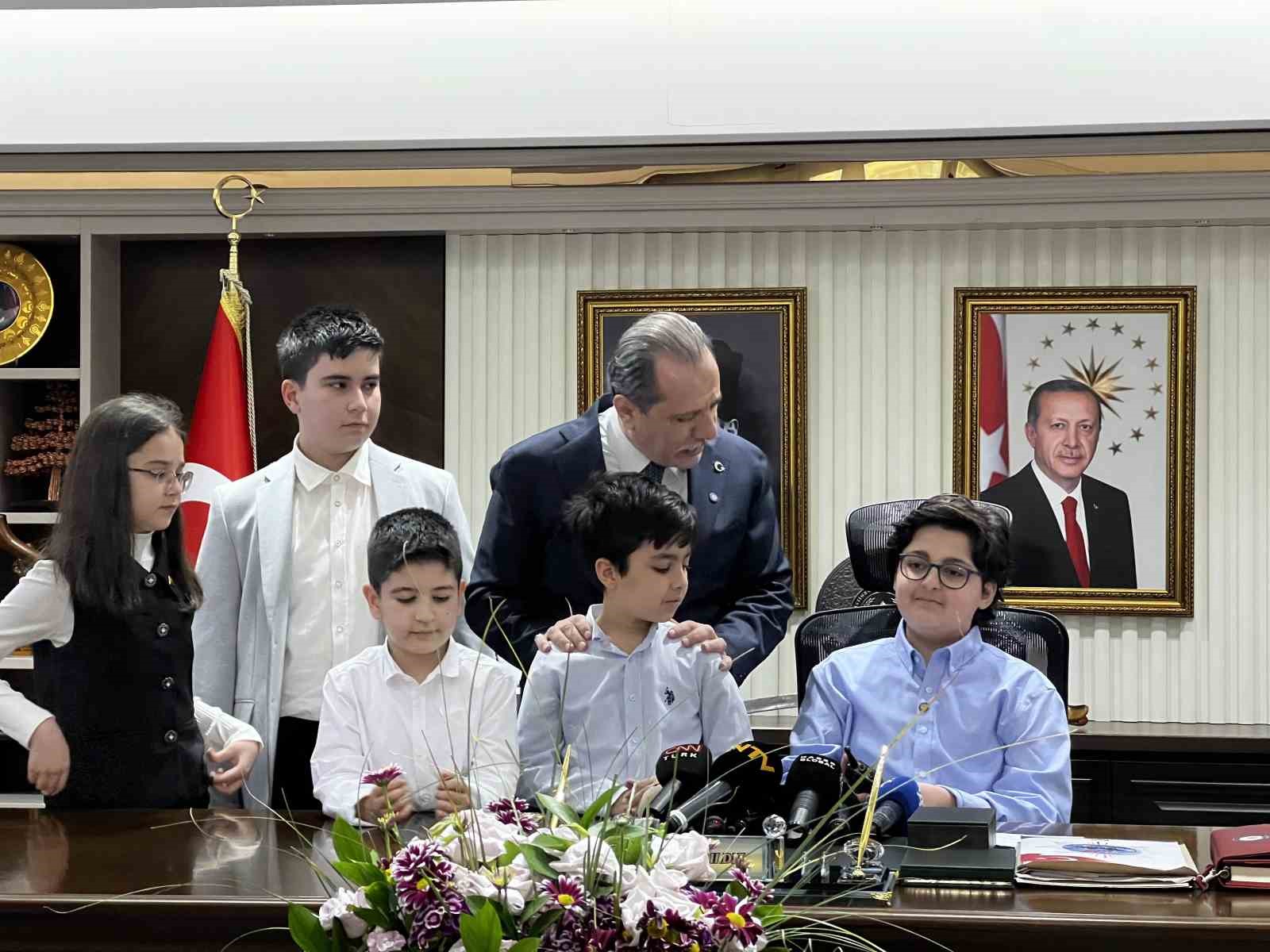 İstanbul İl Emniyet M&uuml;d&uuml;r&uuml; Yıldız, koltuğunu şehit &ccedil;ocuğuna devretti
