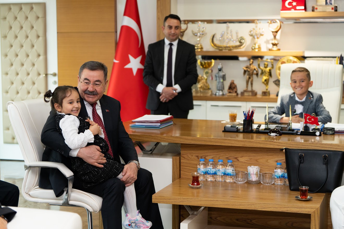 23 Nisan&rsquo;da G&ouml;lbaşı Belediyesi koltuğu minik Yusuf&rsquo;a emanet edildi
