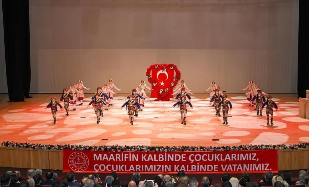 Denizli&rsquo;de geleceğin teminatı &ccedil;ocuklar sahne aldı
