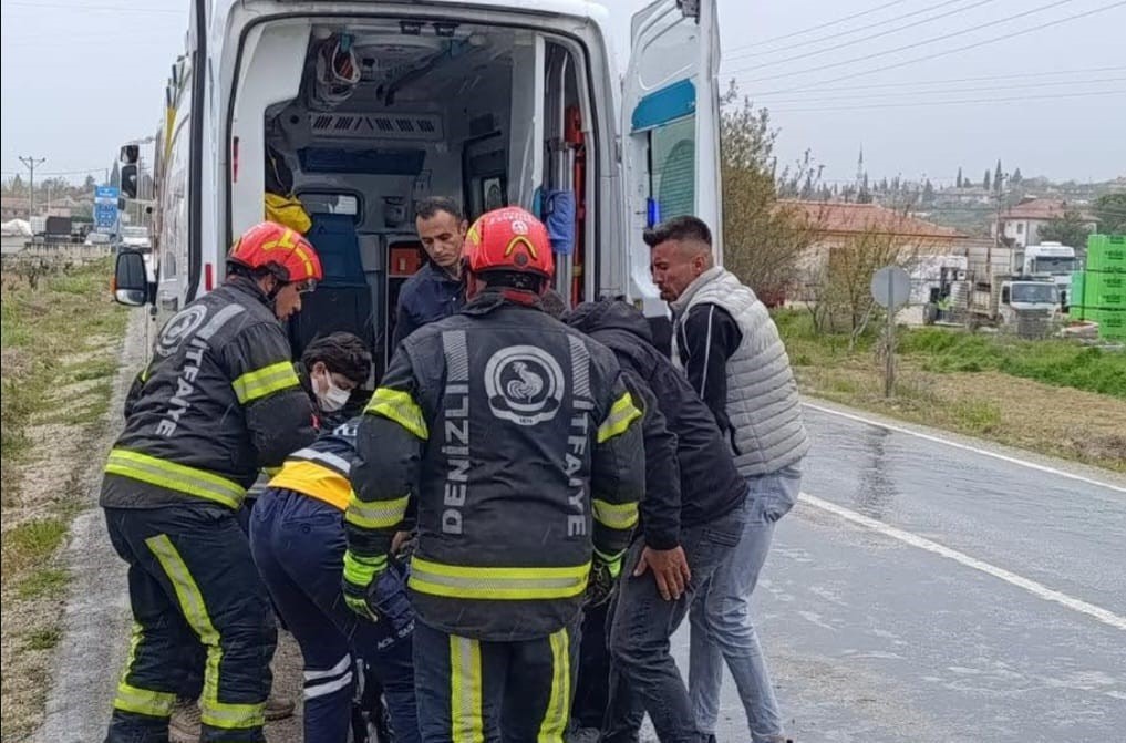 Kontrolden &ccedil;ıkan otomobil tarlaya girdi; 4 yaralı
