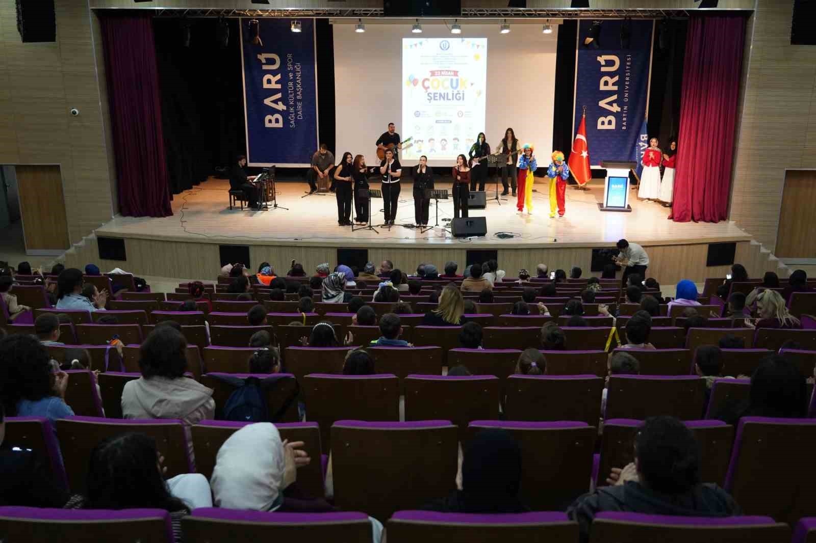 Minikler i&ccedil;in &uuml;niversitede şenlik
