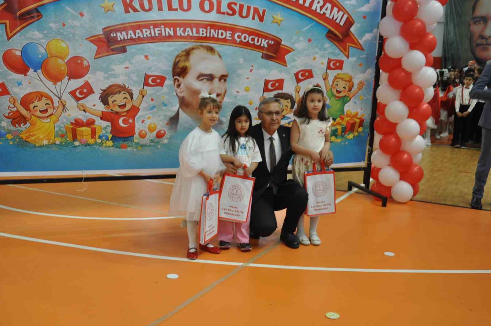 Manisa il&ccedil;elerinde 23 Nisan coşkusu
