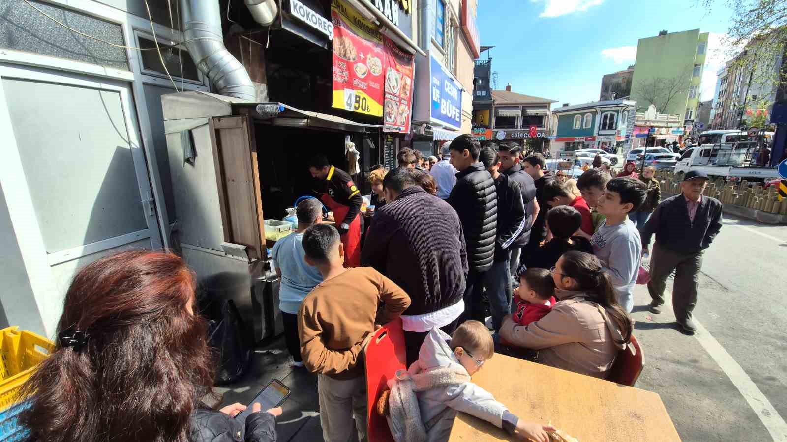 23 Nisan&rsquo;da bedava kokore&ccedil; izdihamı
