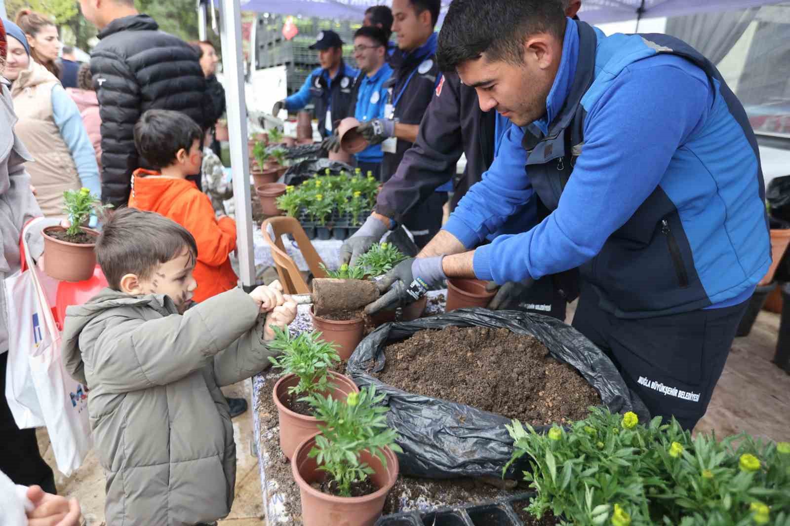 23 Nisan&rsquo;da Muğla &ccedil;ocukların neşesiyle renklendi
