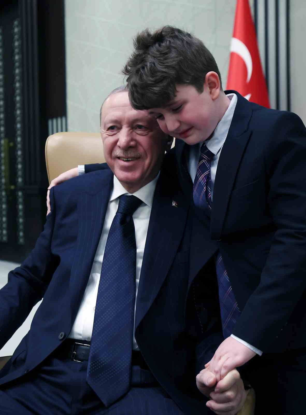 Cumhurbaşkanı Erdoğan, 23 Nisan&rsquo;da koltuğunu Civan Boran&rsquo;a devretti
