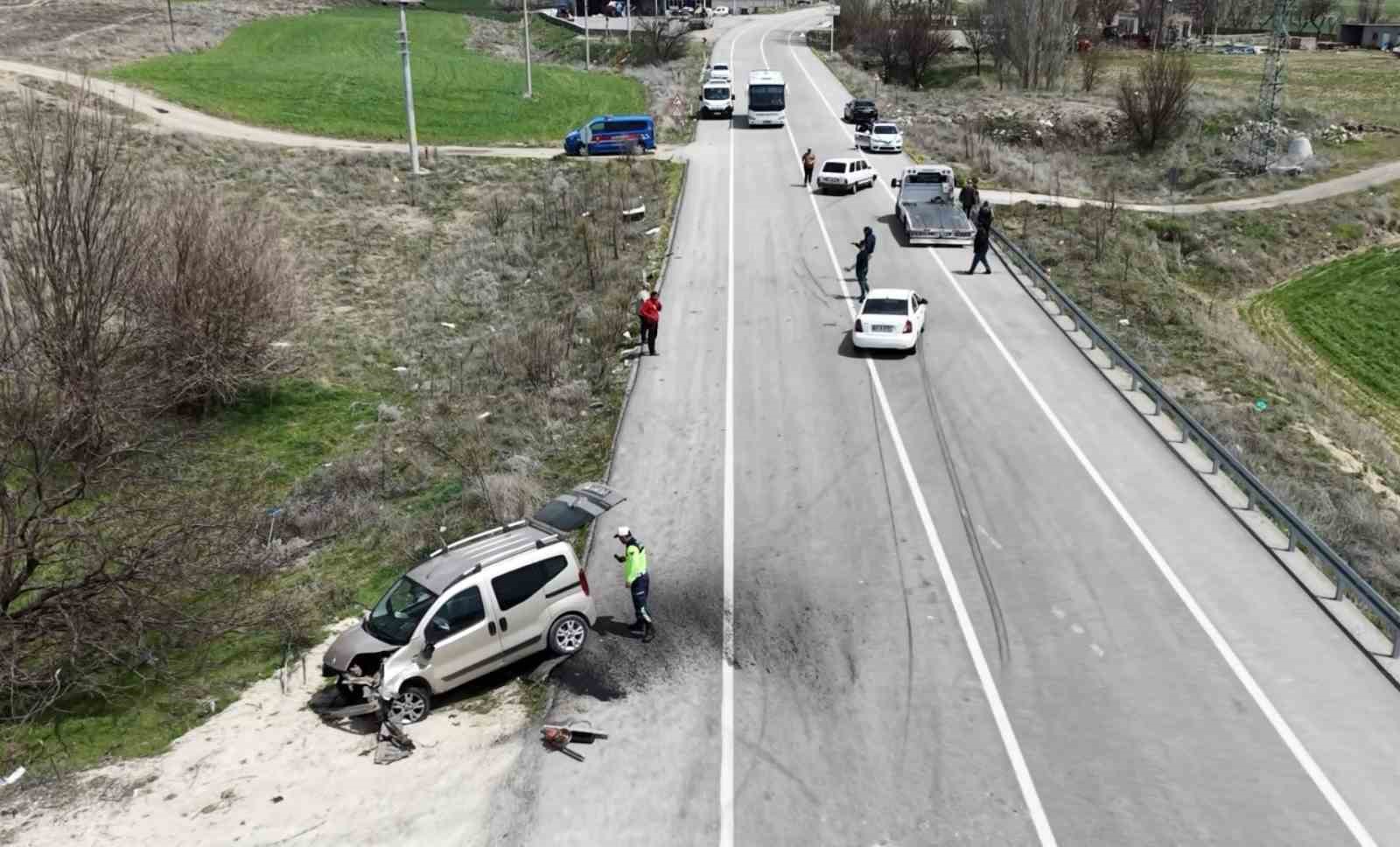 Aksaray&rsquo;da 3 ara&ccedil; &ccedil;arpıştı: 1&rsquo;i ağır 7 yaralı
