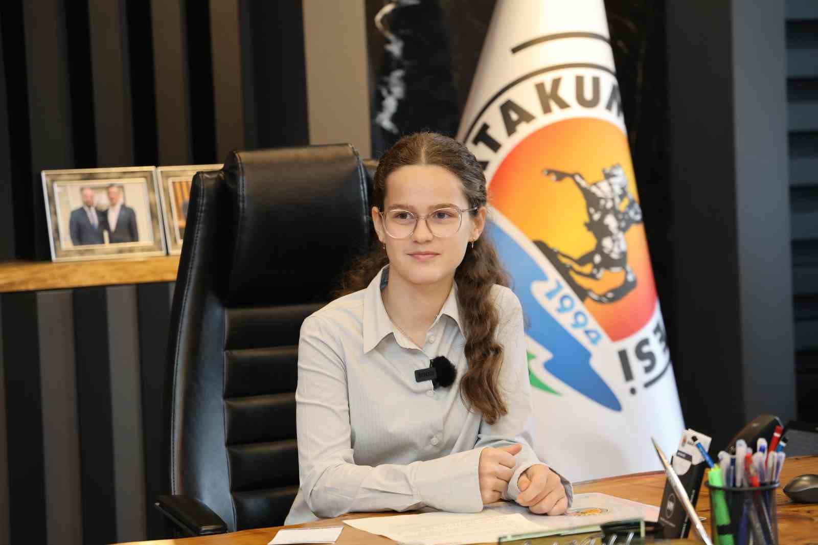 Başkan T&uuml;rkel, makam koltuğunu Melis Neva Aydın&rsquo;a bıraktı
