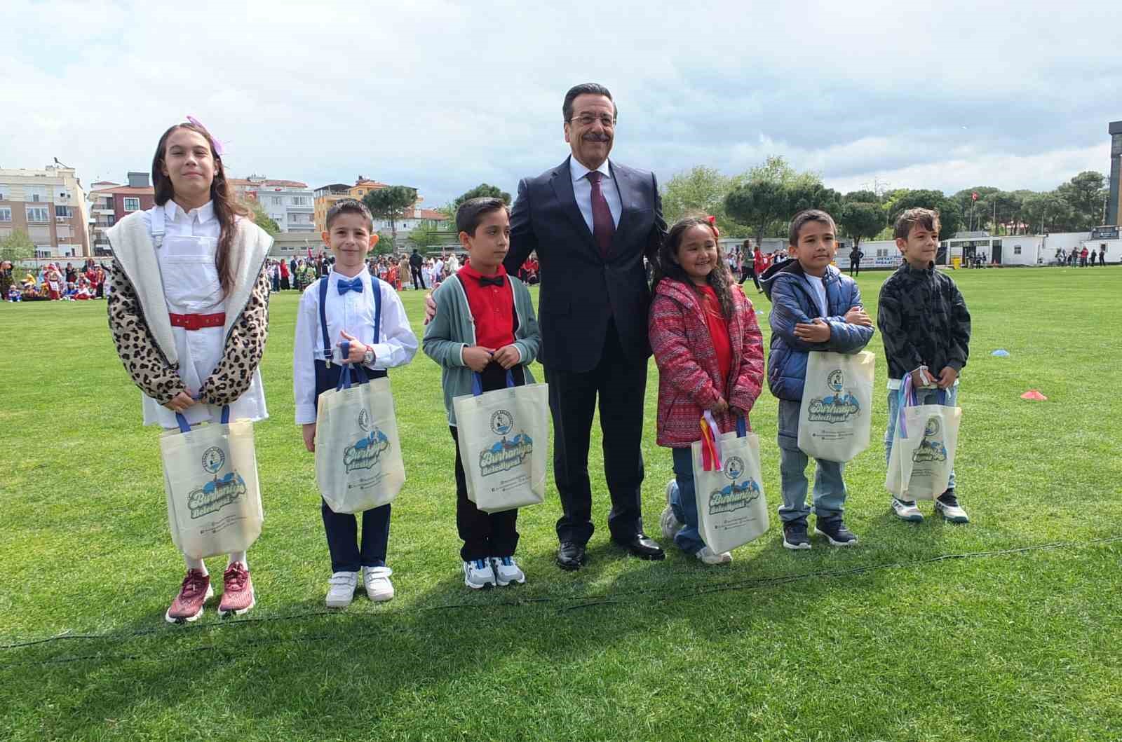 Burhaniye&rsquo;de 23 Nisan coşkuyla kutlandı
