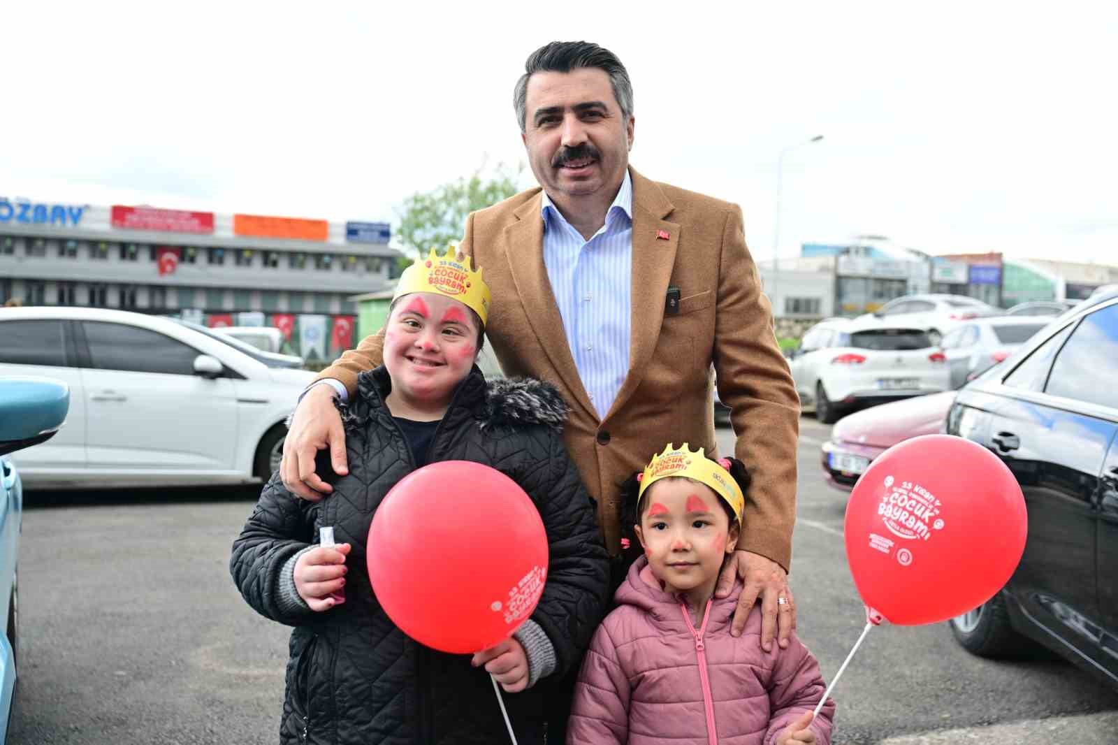 Yıldırım&rsquo;da &ccedil;ocukların bayramı ş&ouml;lene d&ouml;n&uuml;şt&uuml;
