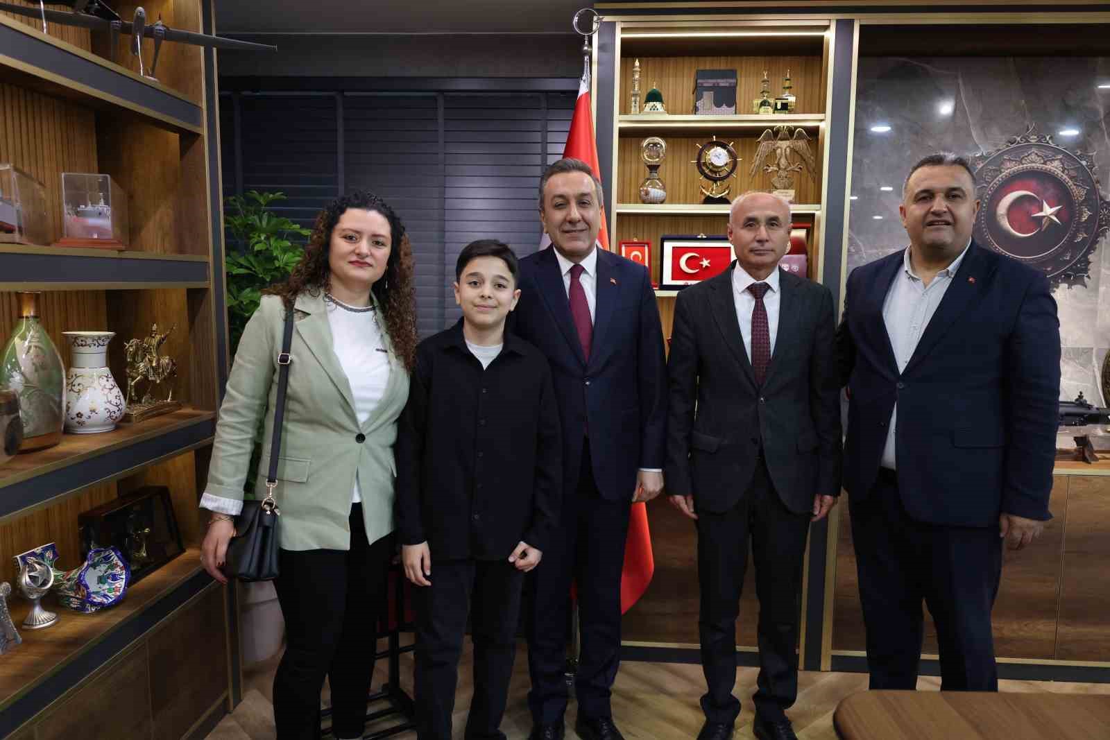 Başkan Dere, koltuğunu Taha&rsquo;ya devretti
