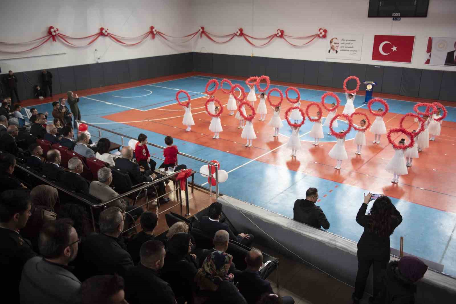 &Ouml;ğrencilere 23 Nisan&rsquo;da d&ouml;ner ikramı
