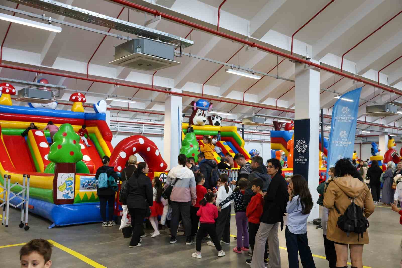 Başkan &Ccedil;er&ccedil;ioğlu&rsquo;ndan &ccedil;ocuklara 23 Nisan hediyesi
