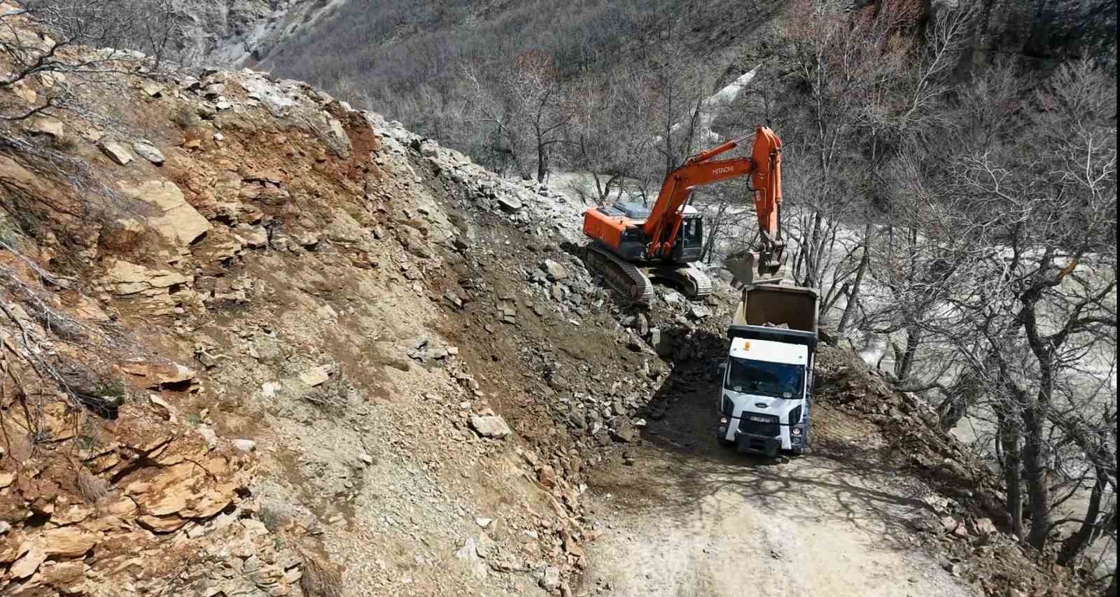 Tunceli-Ovacık yolu trafiğe a&ccedil;ıldı
