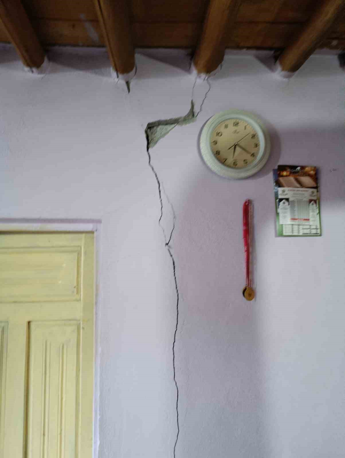 Patnos&rsquo;ta deprem sonrası inceleme
