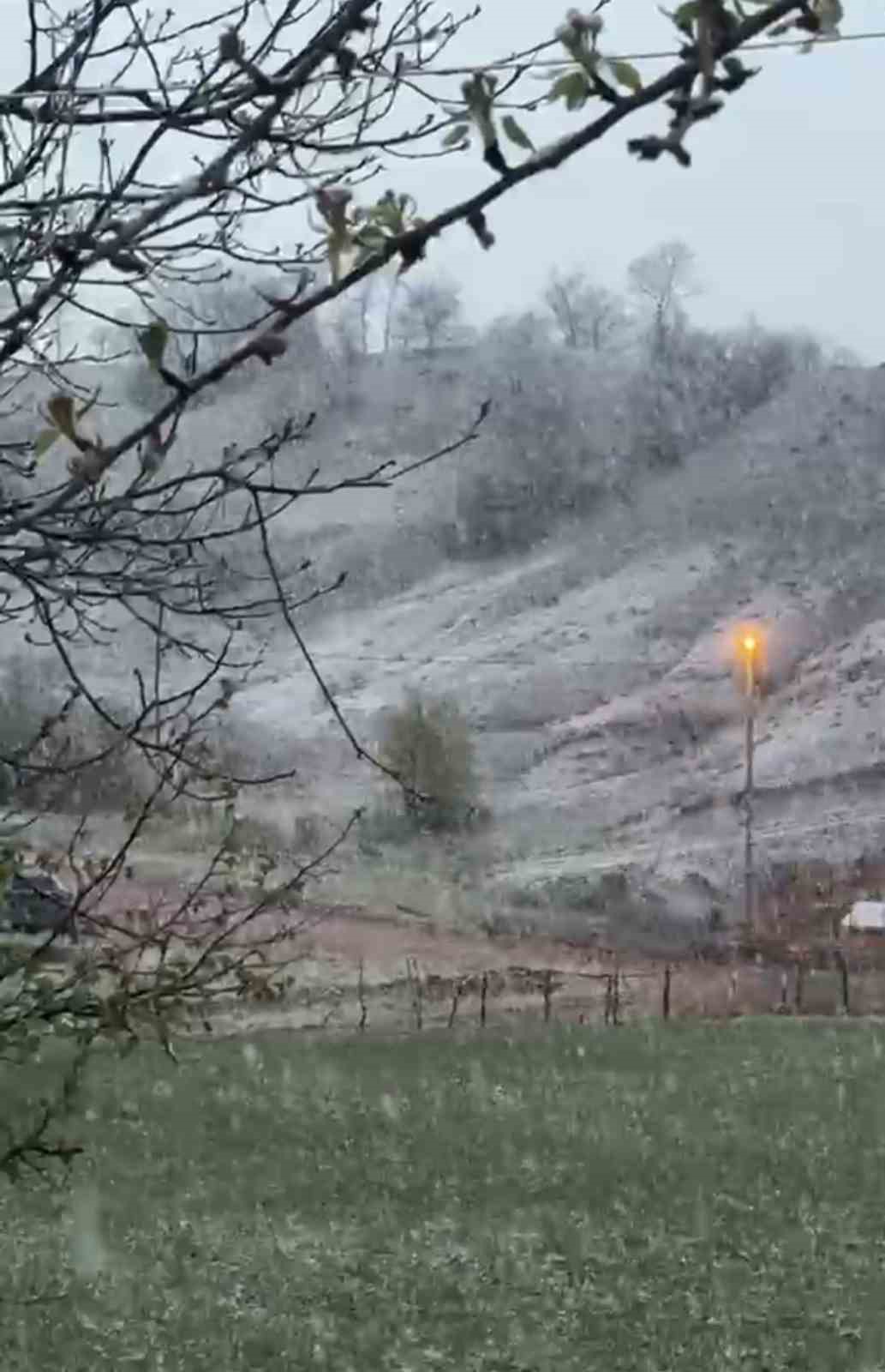 Tokat&rsquo;ta bahar mevsiminde kar s&uuml;rprizi
