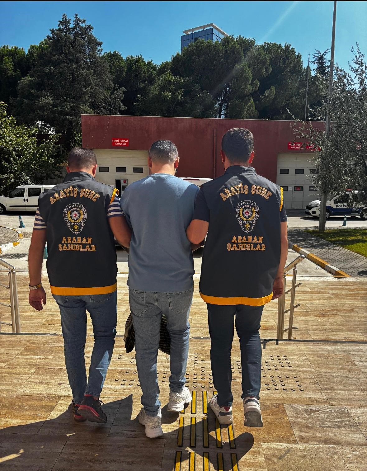 Manisa’da 28 yıl 11 ay hapis cezasıyla aranan firari yakalandı