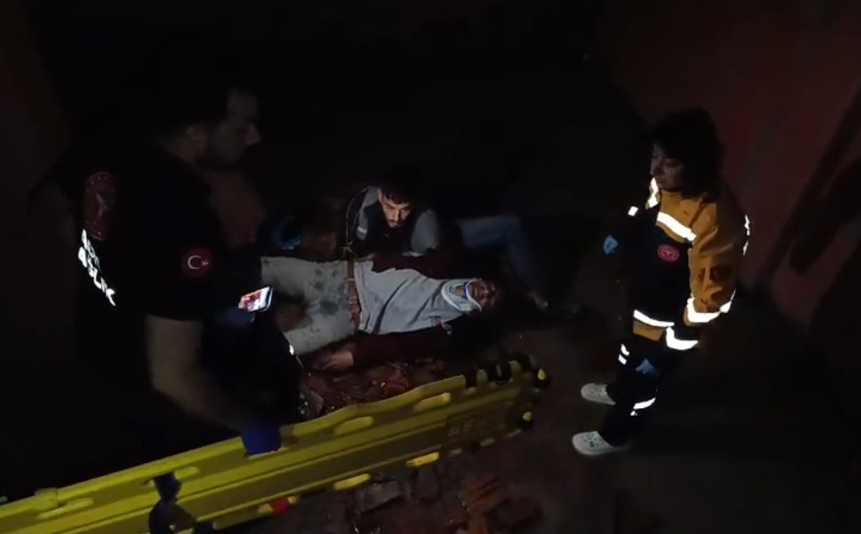 İnşatta merdivenlerden yuvarlanan şahıs yaralandı