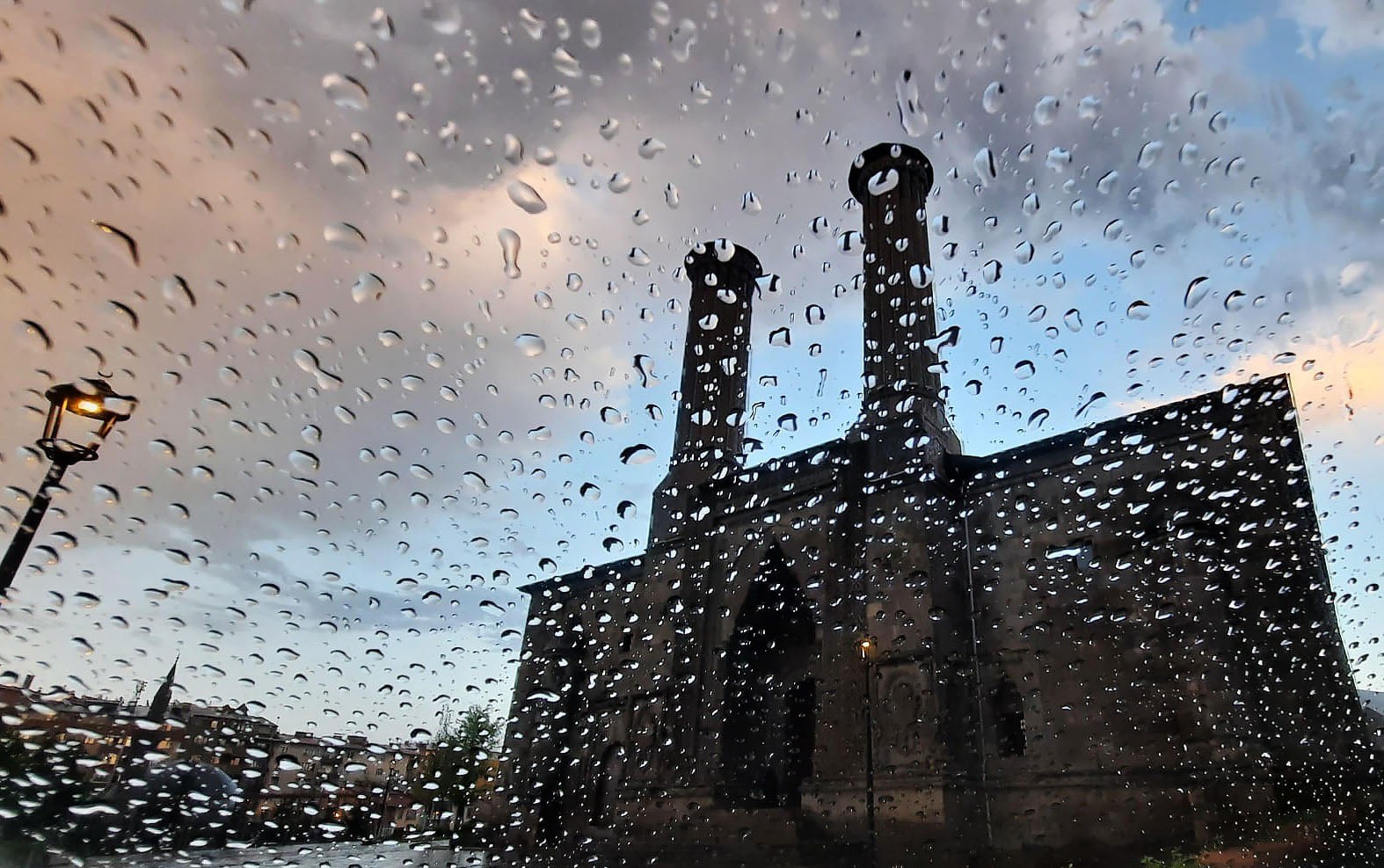 Meteorolojiden kuvvetli sağanak yağış uyarısı
