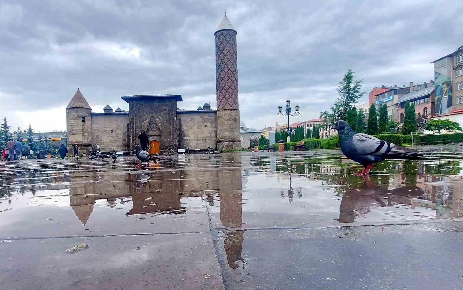 Meteorolojiden kuvvetli sağanak yağış uyarısı