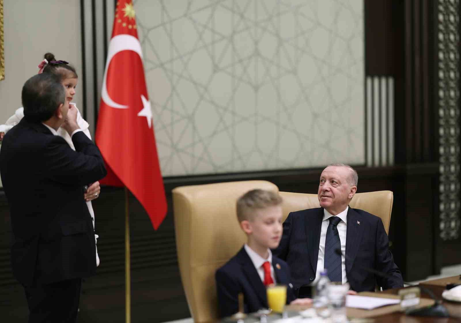 Cumhurbaşkanı Erdoğan, 23 Nisan’da koltuğunu Civan Boran’a devretti