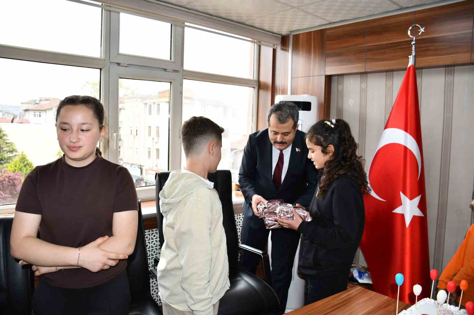 Kaymakamlıktan 23 Nisan&rsquo;da doğan &ccedil;ocuklar i&ccedil;in jest
