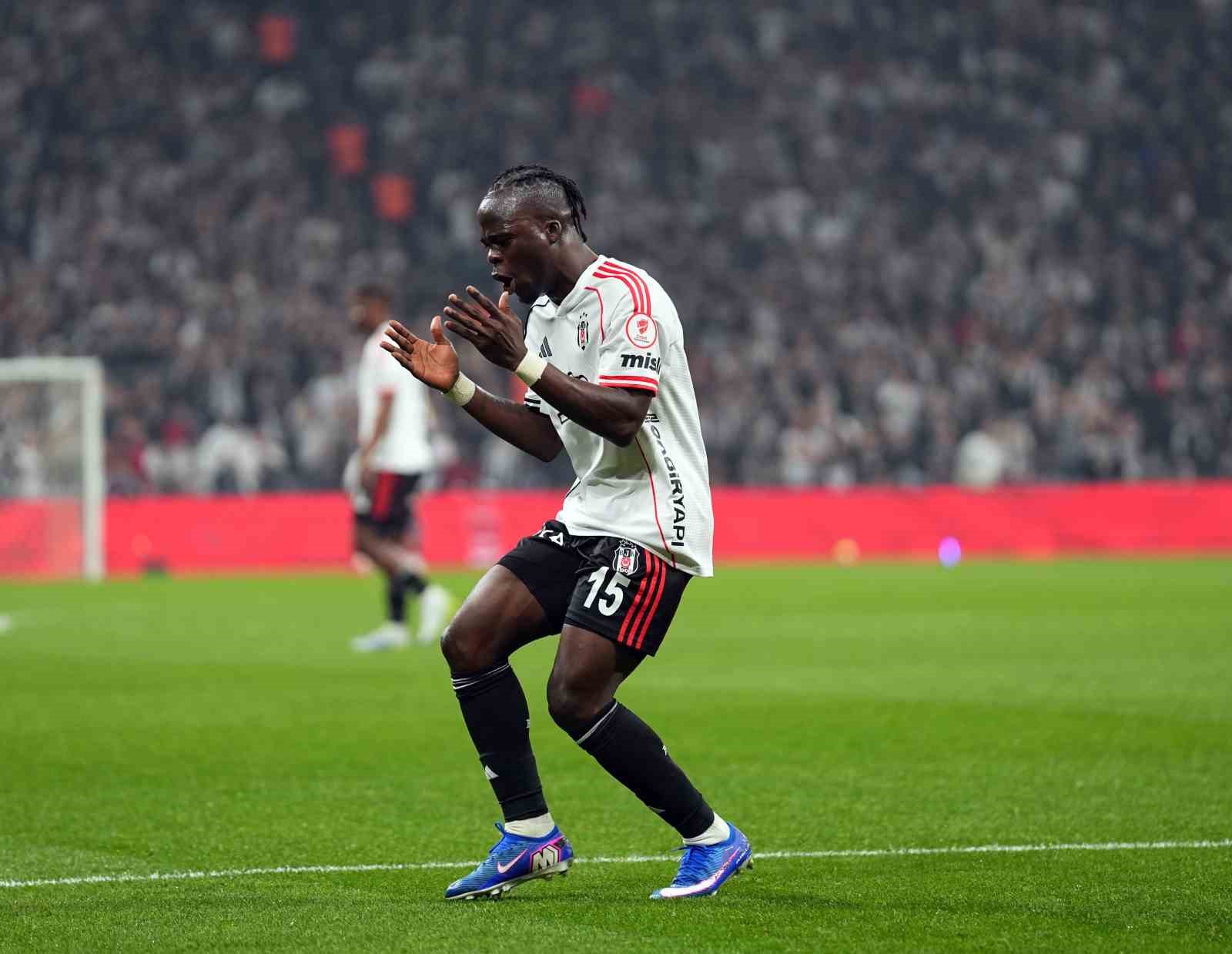 Ziraat T&uuml;rkiye Kupası: Beşiktaş: 1 - Corendon Alanyaspor: 0 (İlk yarı)
