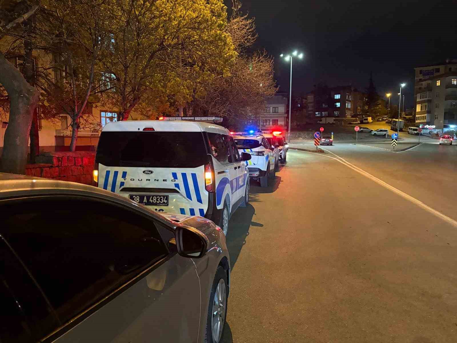 Kayseri&rsquo;de bir kişi kendini asarak yaşamına son verdi
