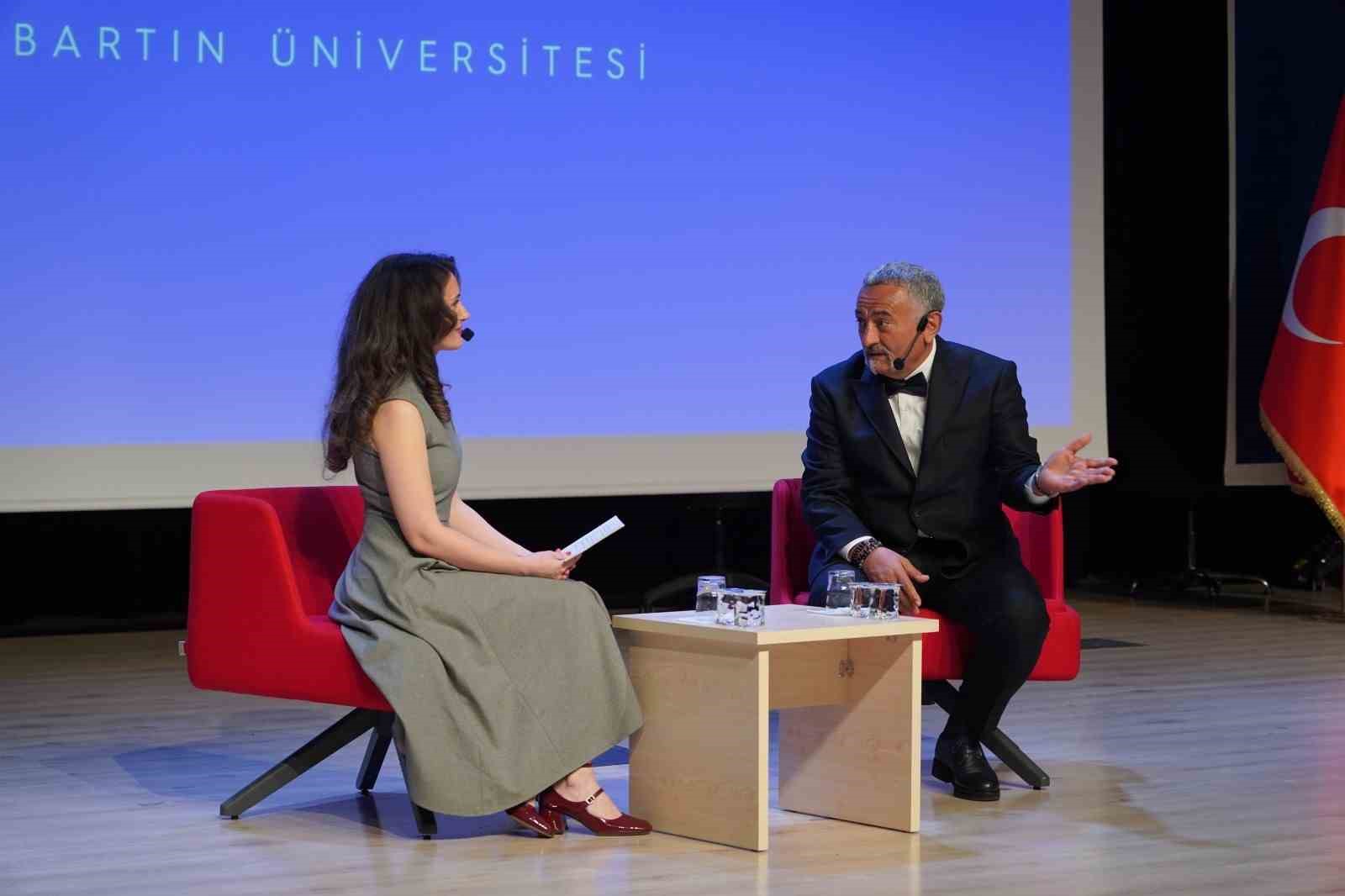 &Uuml;nl&uuml; sa&ccedil; stilisti &uuml;niversite &ouml;ğrencileriyle buluştu
