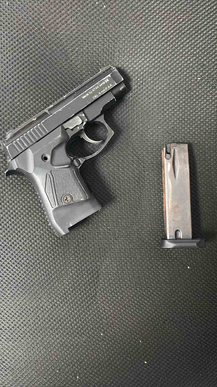 Boş arazide defalarca silahla ateş ederek vatandaşları korkutan &ccedil;ocuk &ouml;ğrenci &ccedil;ıktı
