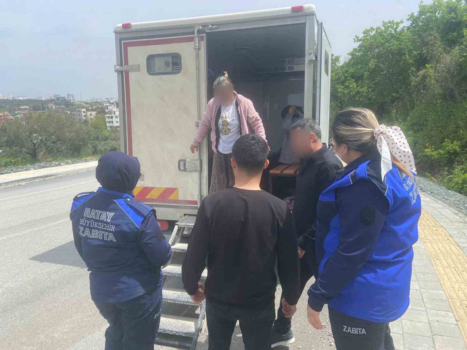 Boş cebi olmayan dilencinin &uuml;zerinden 2 bin TL para &ccedil;ıktı
