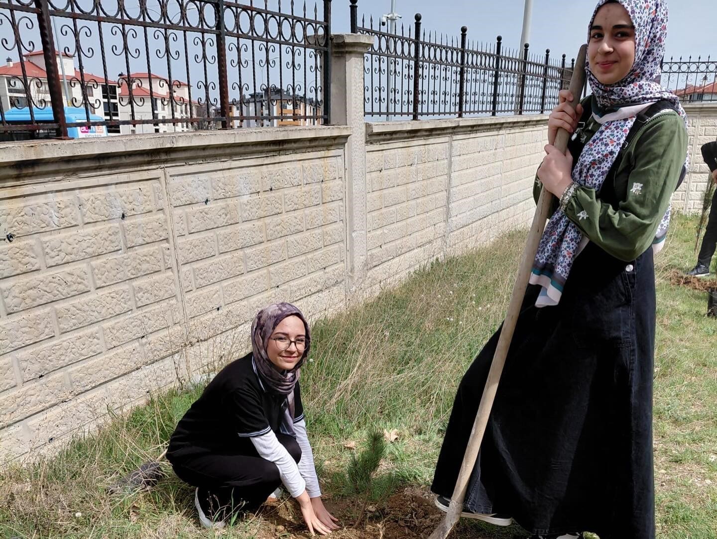 K&uuml;tahya&rsquo;da &ouml;ğrencilerden doğaya anlamlı katkı
