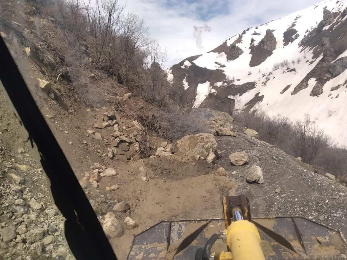 Şırnak&rsquo;ta karla m&uuml;cadele devam ediyor
