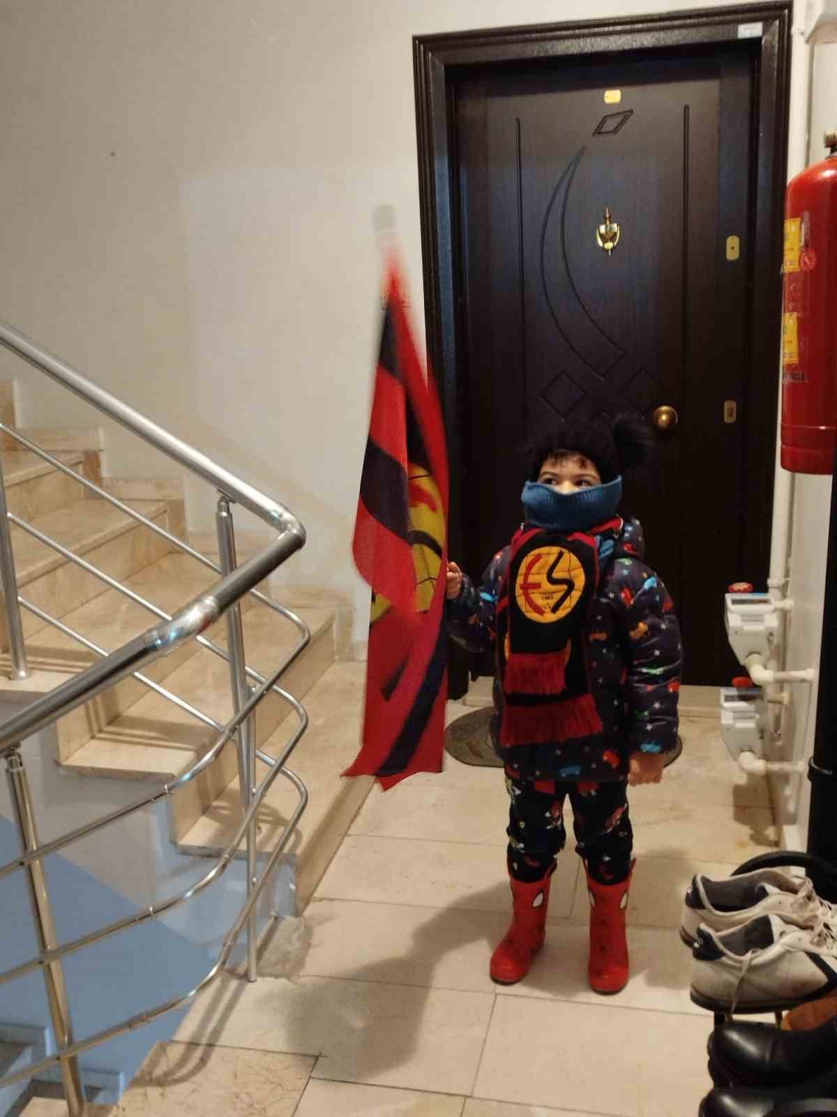 Biriktirdiği t&uuml;m parasını şampiyonluk i&ccedil;in bağışladı
