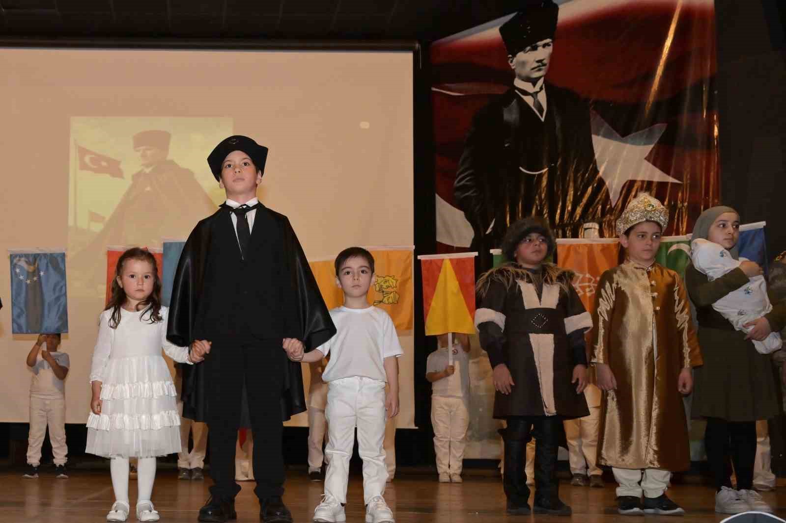 Esenyurt&rsquo;ta 23 Nisan kutlamaları &ccedil;ocukların g&ouml;sterileriyle ta&ccedil;landı
