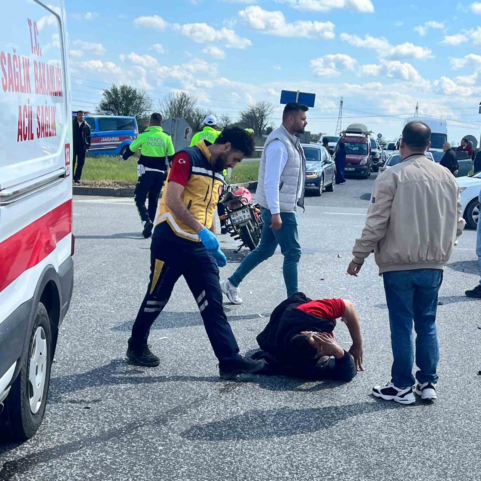 Babaeski&rsquo;de motosikletle otomobil &ccedil;arpıştı: 1 yaralı
